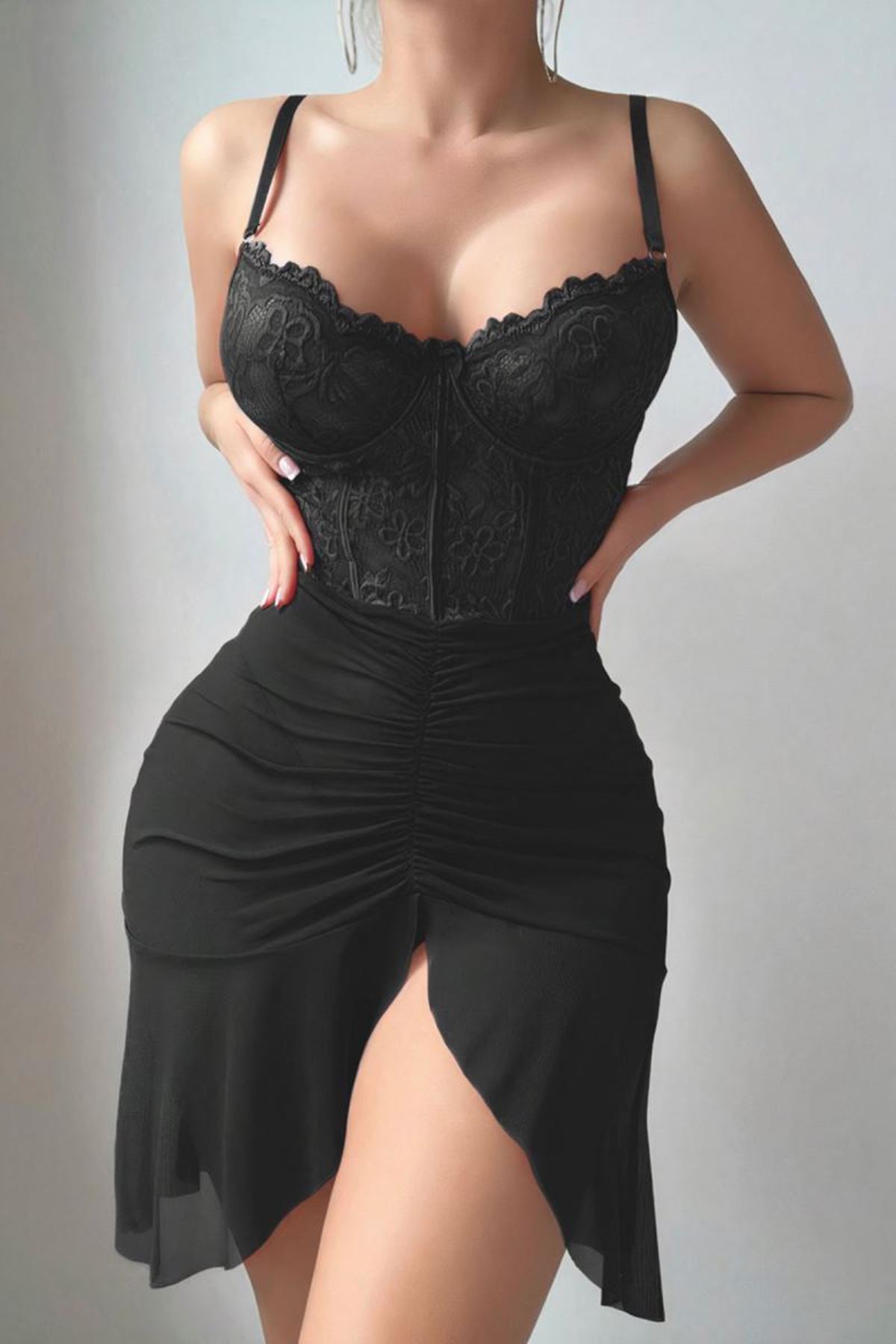 Dantelli Yırtmaçlı Seksi Gecelik Siyah