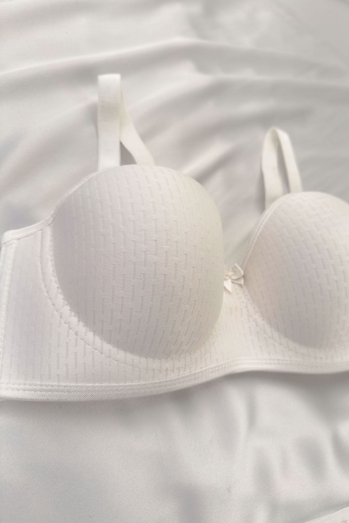 Desteksiz Yekpare Sütyen Takım Ekru