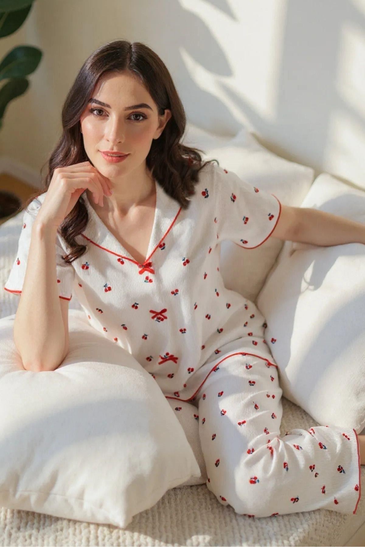 Kiraz Baskılı Kısa Kollu Pijama Takım Ekru