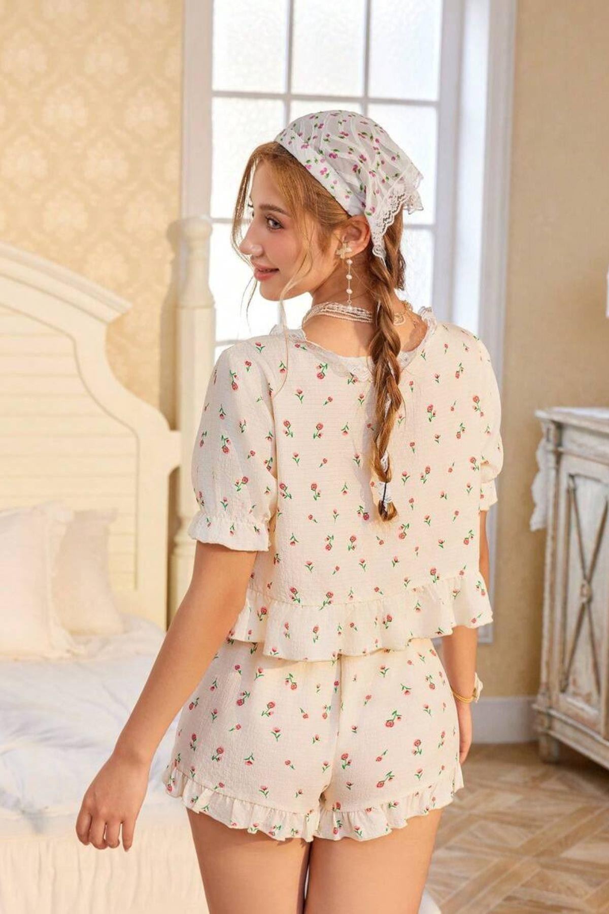 Baskılı Dantel Yaka Şortlu Pijama Takımı Ekru