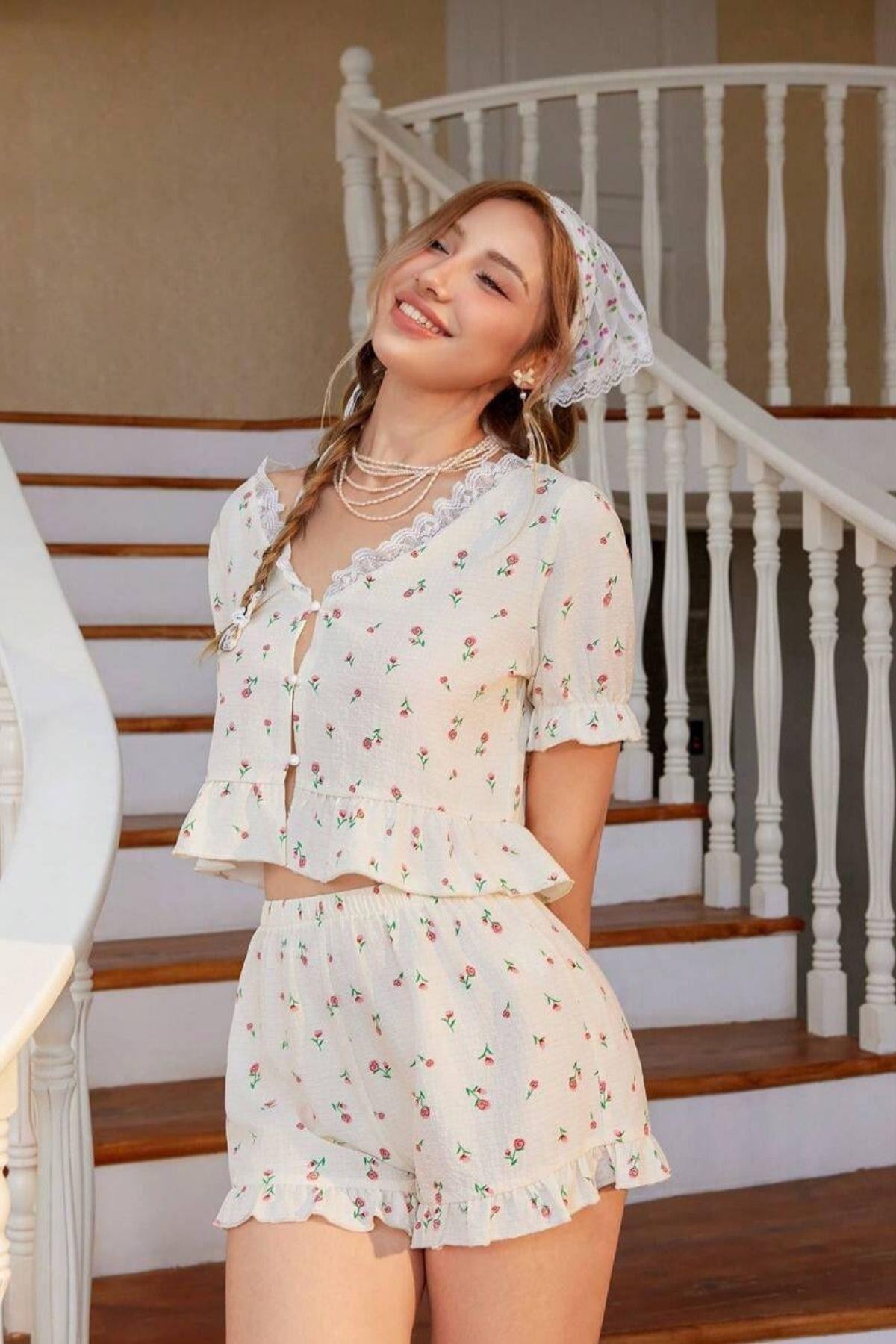 Baskılı Dantel Yaka Şortlu Pijama Takımı Ekru