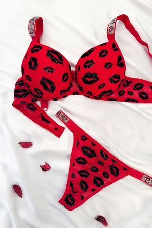Öpücük Desenli Taş Askılı Destekli Sütyen Takım Kırmızı