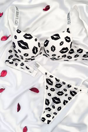 Öpücük Desenli Taş Askılı Destekli Sütyen Takım Beyaz