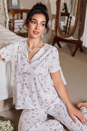 V Yaka Çiçek Desenli Pijama Takımı Ekru